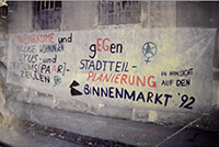 1992: Transparent „Für Frauenräume und gegen Stadtteilplanierung“